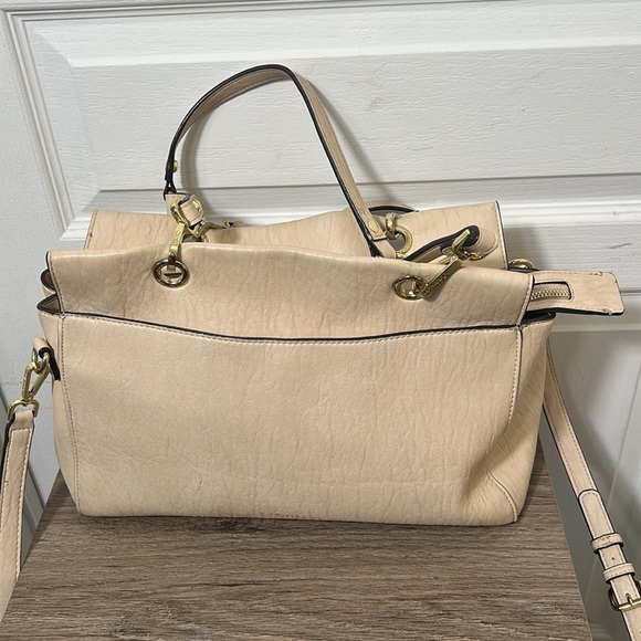 CALVIN KLEIN BEIGE FAUX LEATHER CROSSBODY SHOULDER BAG - Picture 3 of 10